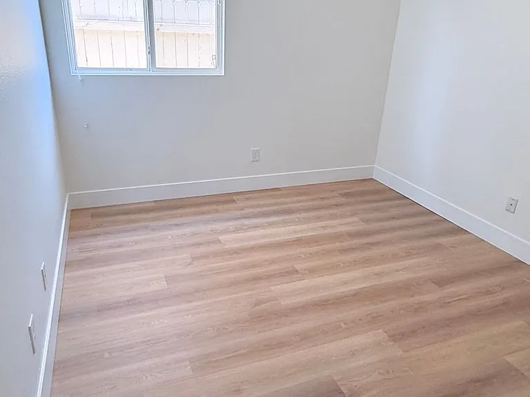 13403 Hawthorn Ave — Photo 18