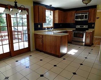 3rd image of 1911 Hertford Dr