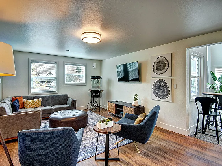 The Lynx Apartments — Photo 24