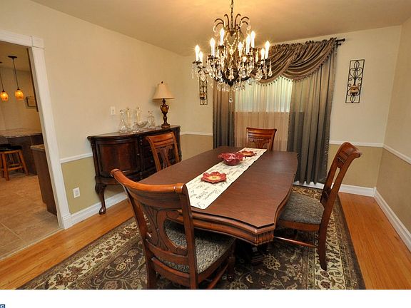 5th image of 221 Garfield Ave