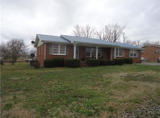 235 Green Acres Dr, Smithville, TN 37166