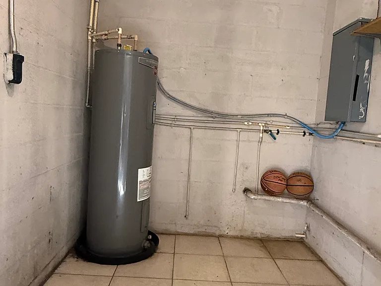 Laundry room at back