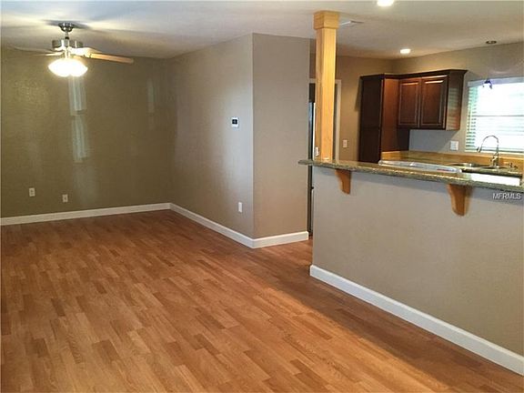 3rd image of 3421 Lakeview Dr