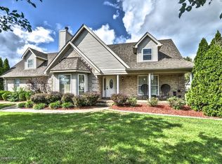8701 Hi View Ln, Louisville, KY 40272