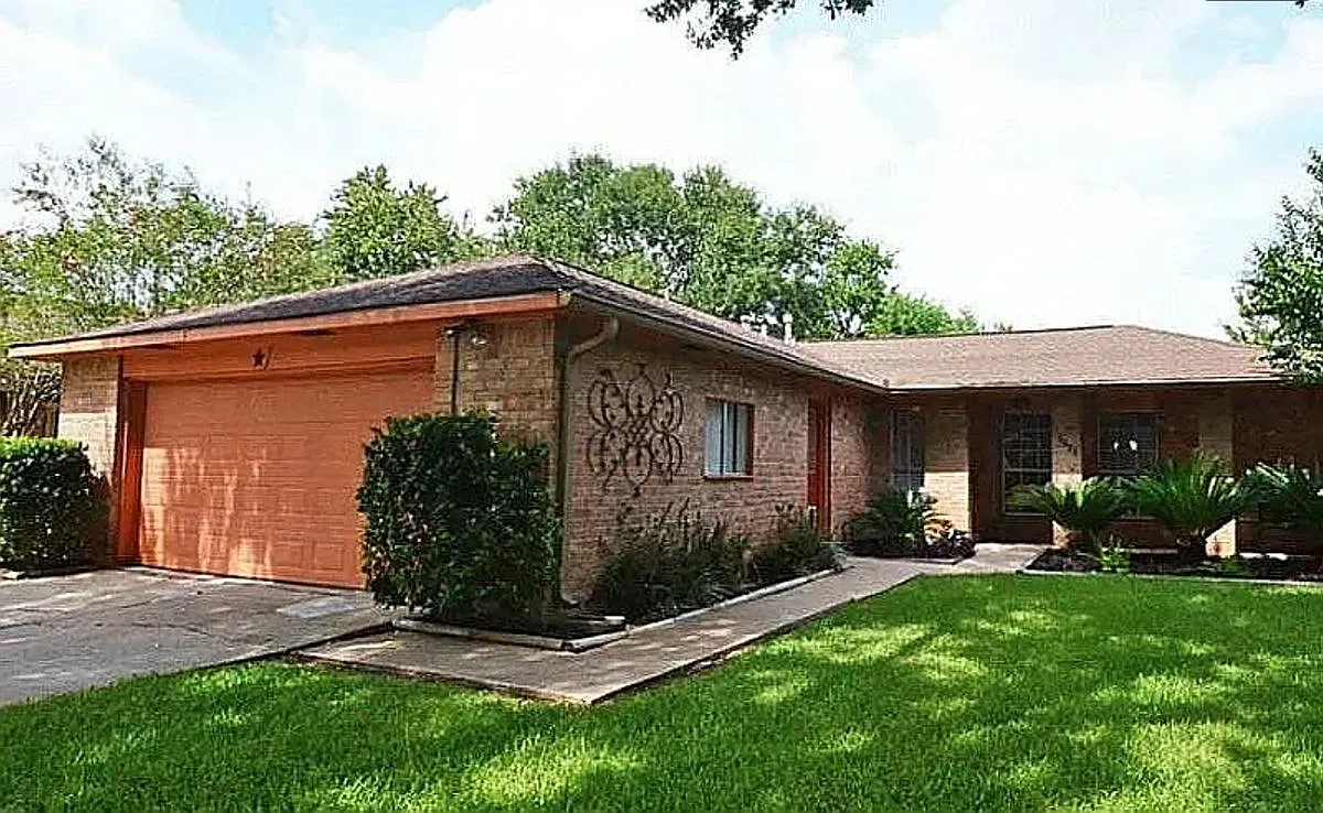 Building Photo - 3023 Mosby Dr