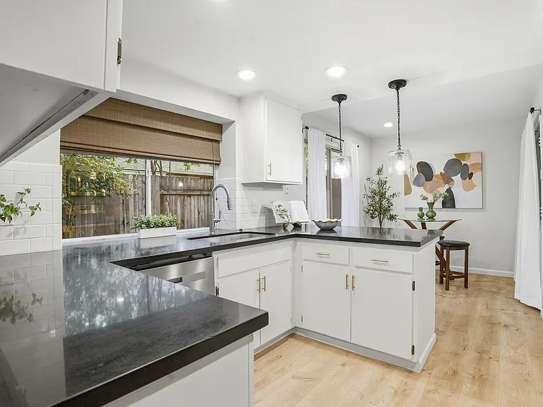 8 Coyle Creek Cir — Photo 5