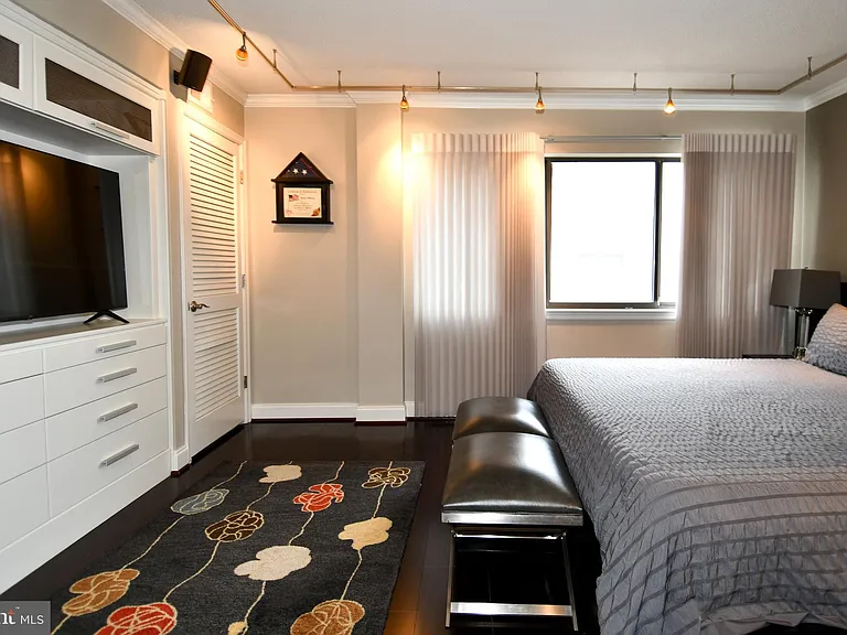 1301 N Courthouse Rd #1005 — Photo 19