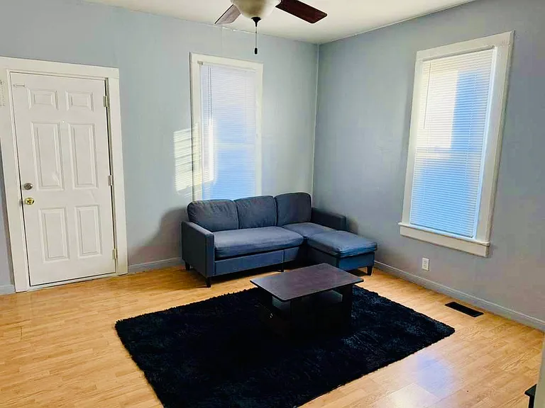 917 N Osburn Ave — Photo 3