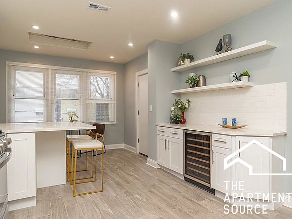 5th image of 3734 N Racine Ave #2F