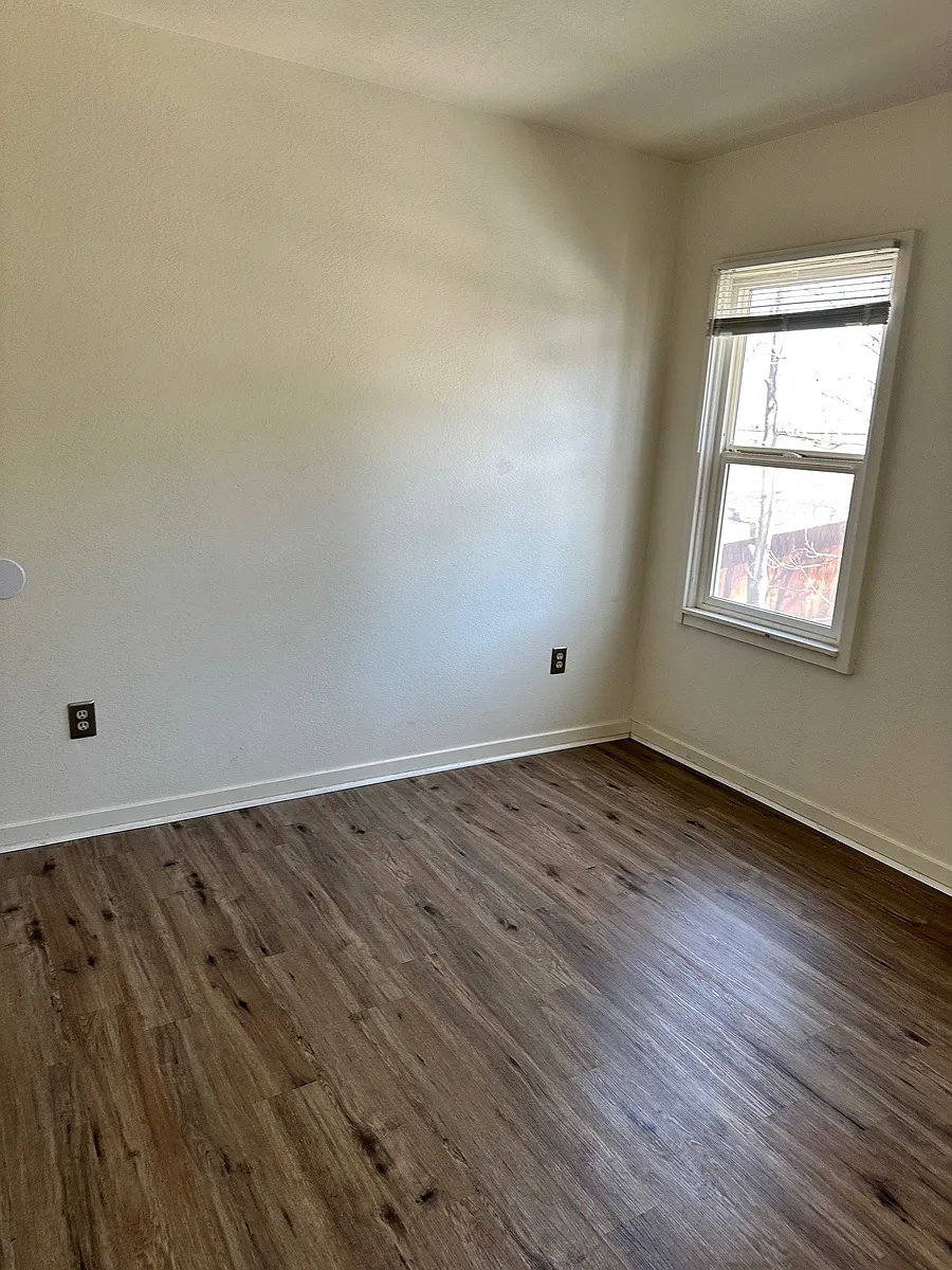 Building Photo - 618 4th St #5