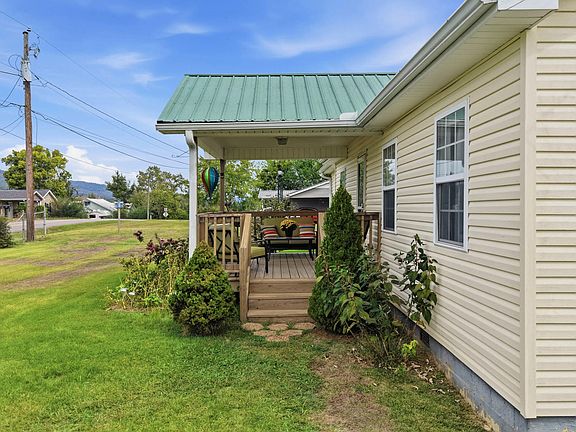 3rd image of 71 Oak Ave