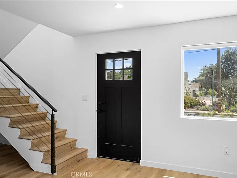 11047 Yarmouth Ave — Photo 4