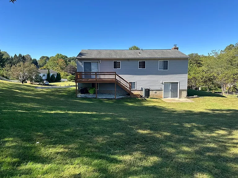 3905 Eaton Dr — Photo 5