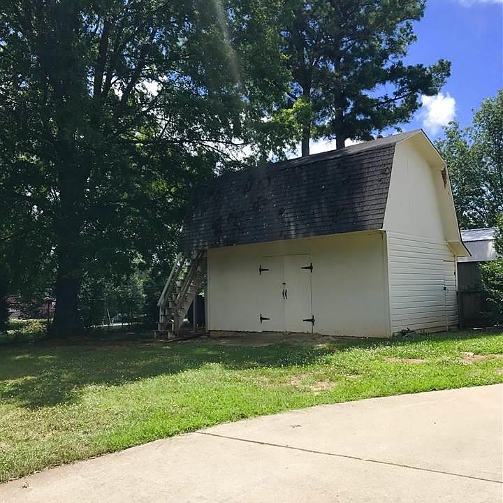 2nd image of 2309 Woodland St SE
