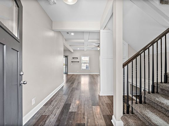 4th image of 105 Lucerne Ln
