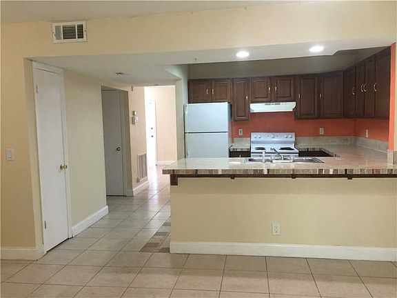 5th image of 7420 NW 75th St
