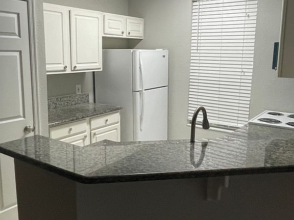 5th image of 13700 Richmond Park Dr N APT 801