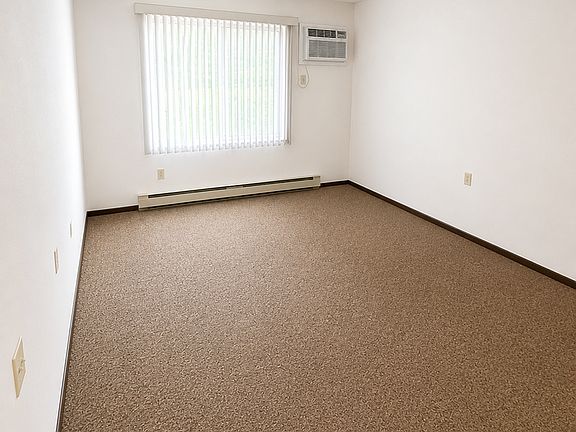 3rd image of 938 Farnham St #3