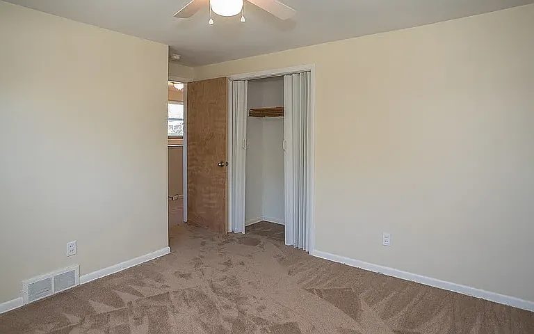 5617 Kenton Ave — Photo 2