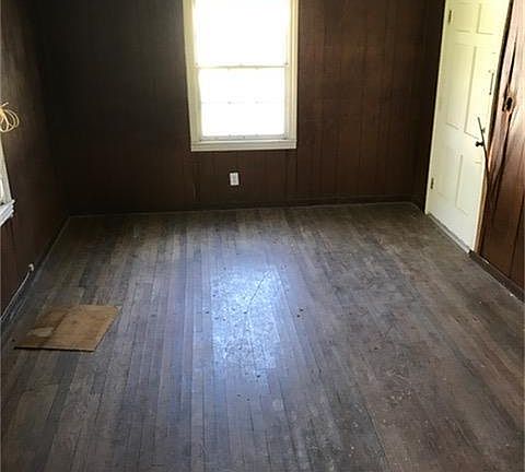 4th image of 1110 8th Ave N