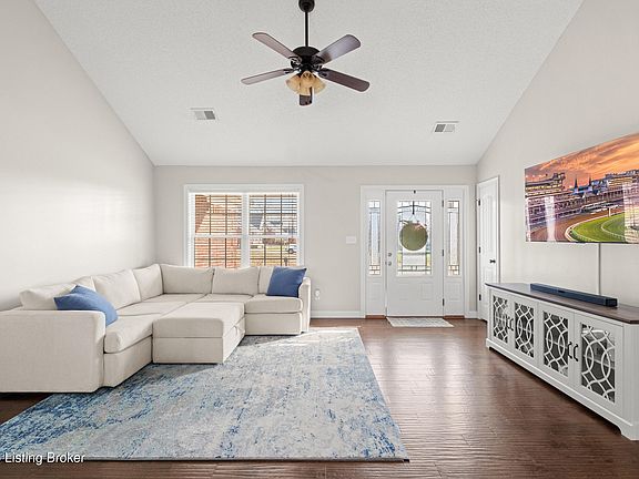 4th image of 104 Lancaster Ln