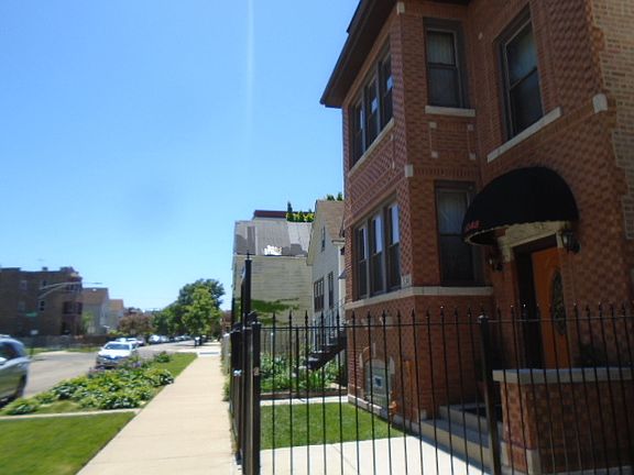 3rd image of 5246 S Hermitage Ave