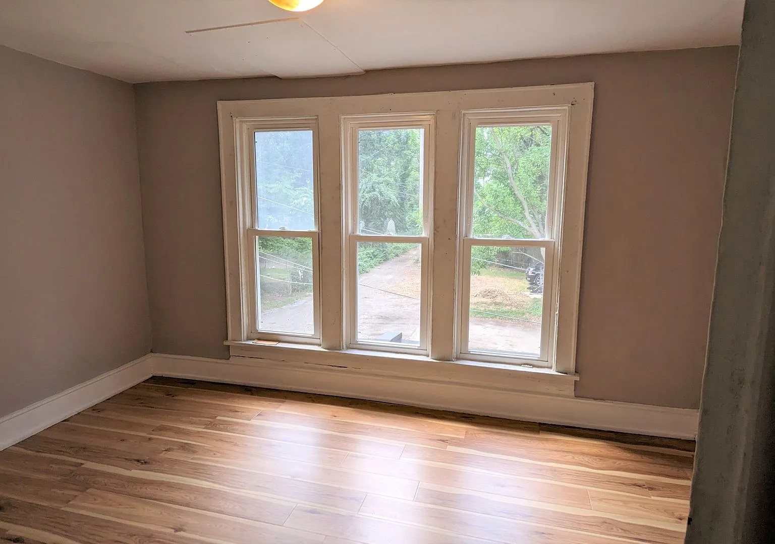 121 E Holbrook Avenue — Photo 4