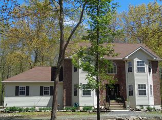 196 Spruce Run Dr, Dingmans Ferry, PA 18328