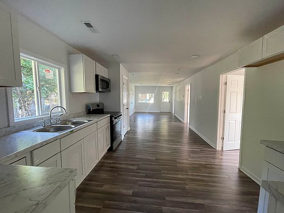 5th image of 103 Mason St