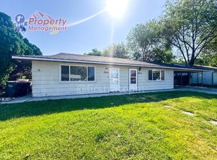 1826 N Crestmont Dr, Meridian, ID 83646