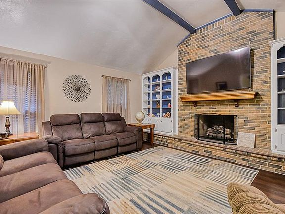 5th image of 1909 Briarhill Dr