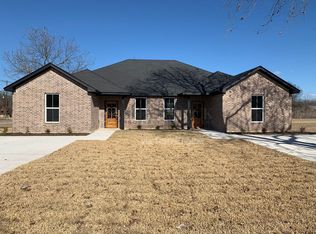 115 N Van Buren St, McGregor, TX 76657
