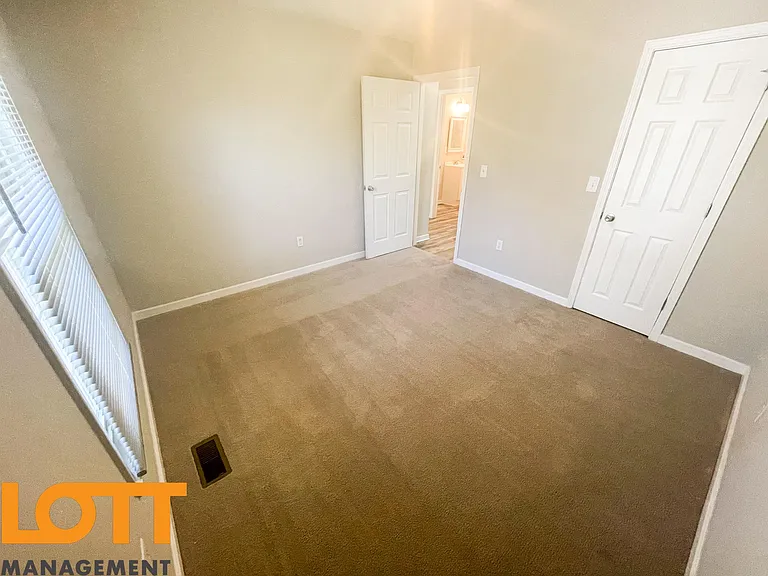 113 Newton Ave #B — Photo 13