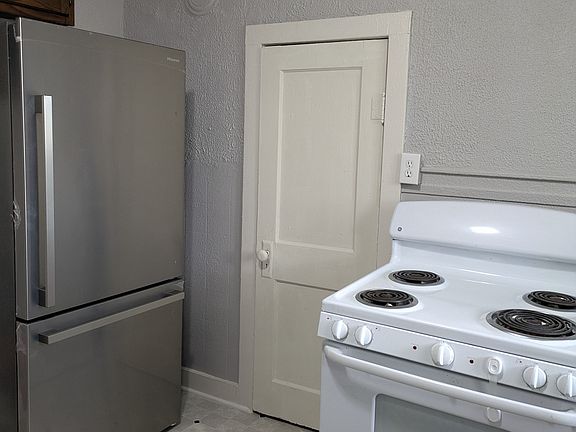 2nd image of 110 E Ashley St APT B