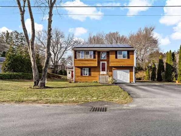 105 Nepaug Rd, Narragansett, RI 02882