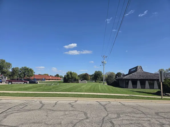 8th, Monroe, WI 53566