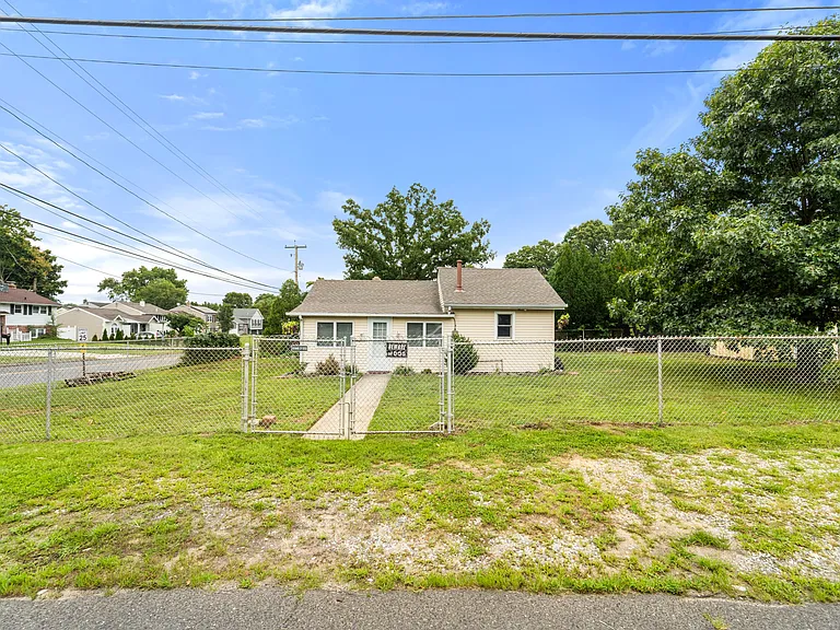 324 Ogden Station Rd — Photo 2