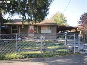 9762 SE Woodstock Blvd photo 1