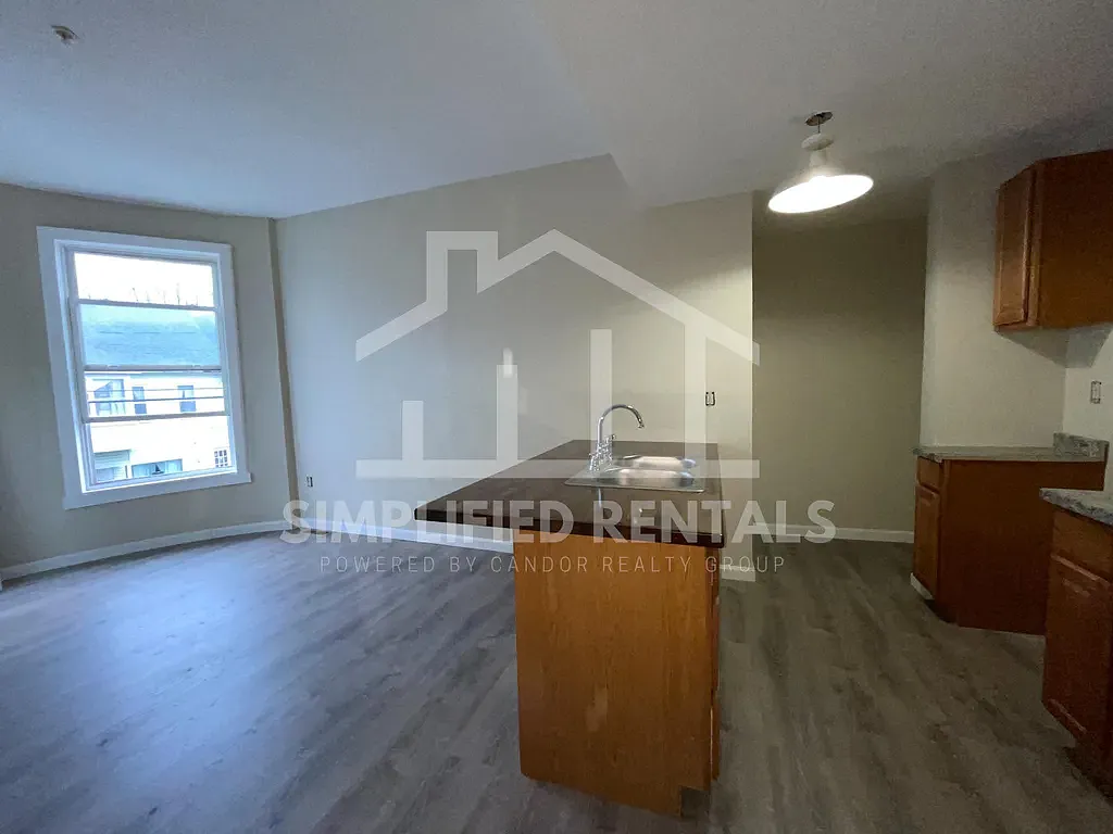 2 bed, 700 sqft, $1,750 — Photo 3