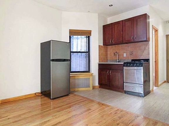 2nd image of 176 Stanton St #Ib