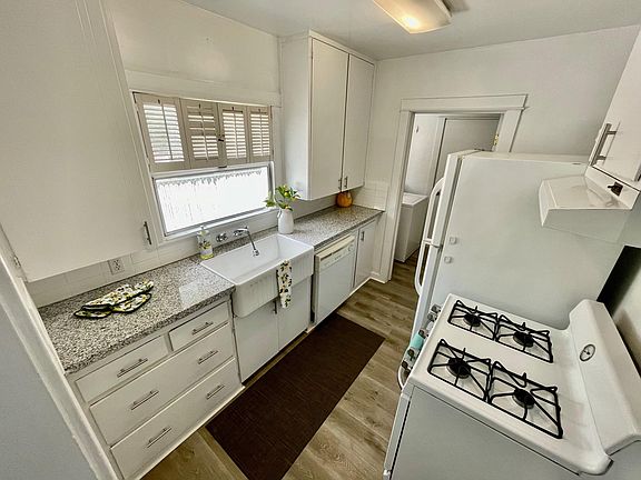 2nd image of 709 Lemon St