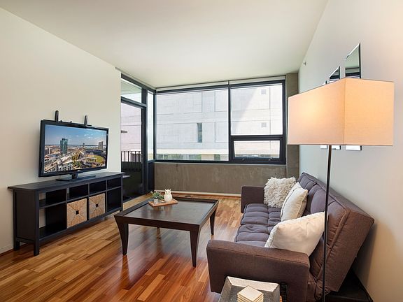 4th image of 350 11th Ave Unit 423