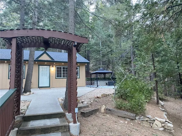 26656 Lake Forest Dr, Twin Peaks, CA 92391