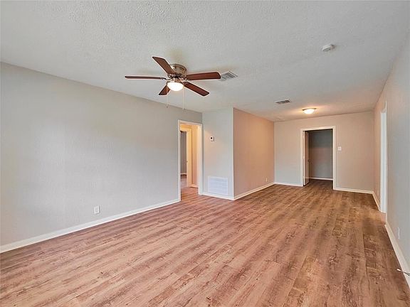 3rd image of 1010 Pirtle St