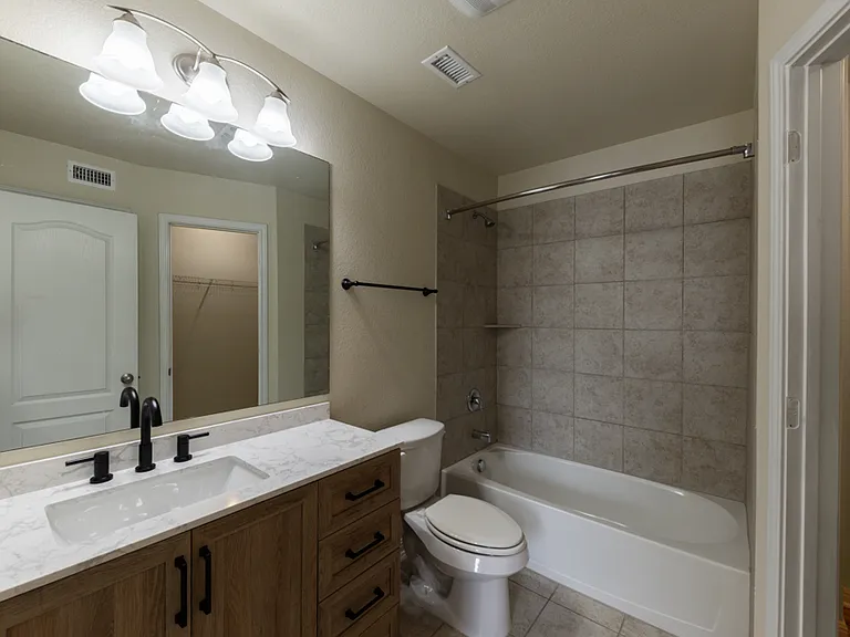 336 Perry St — Photo 15