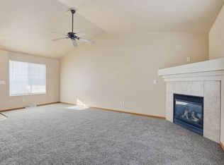 912 Hartzheim Dr #912, Appleton, WI 54913