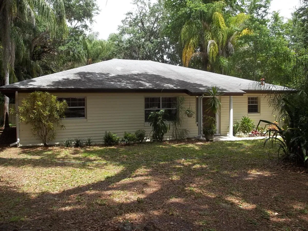2 bed, 2000 sqft, $2,110 — Photo 1