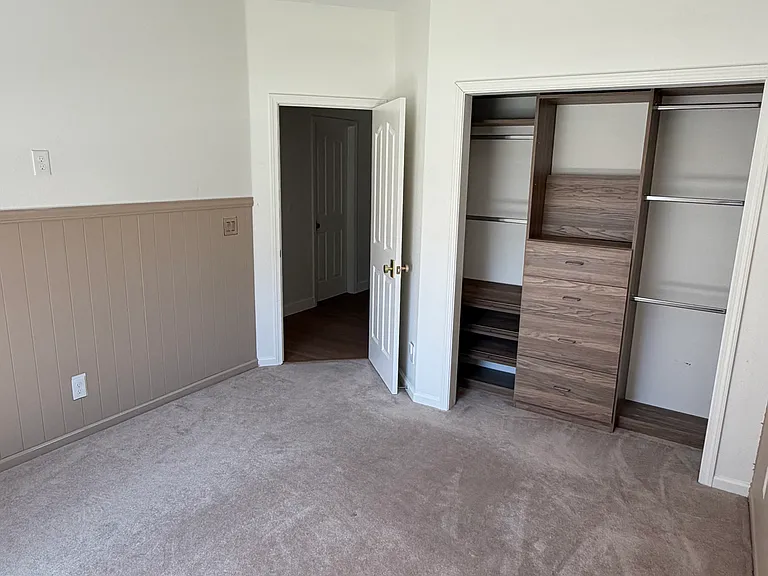 1555 Taylor Ln — Photo 6