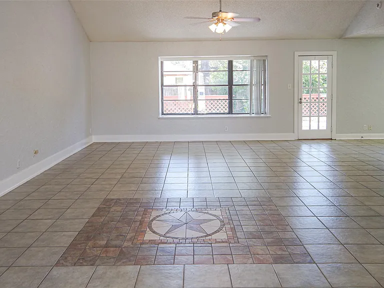 12912 Pegasus St — Photo 3
