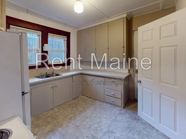 276 Main St APT 1, Waterville, ME 04901